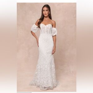 Elegant Off-Shoulder White Lace Wedding Dress